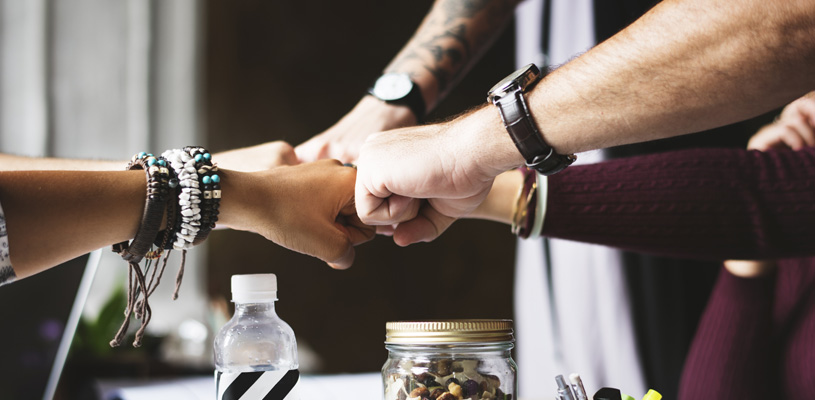 Equipo de Engix trabajando en conjunto